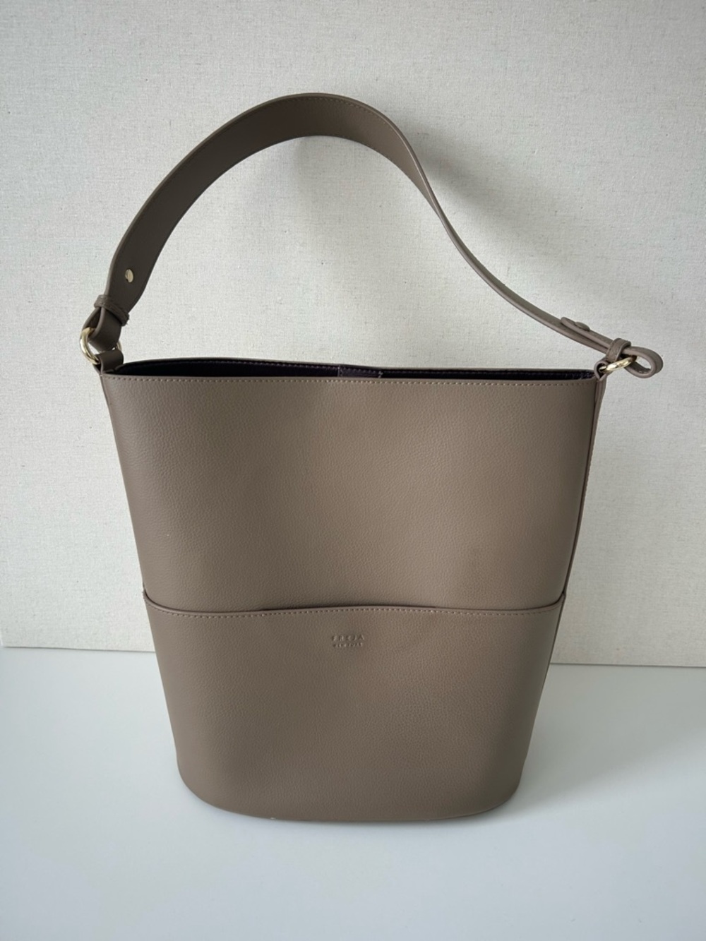 Structured Leather Shoulder Bag in Taupe